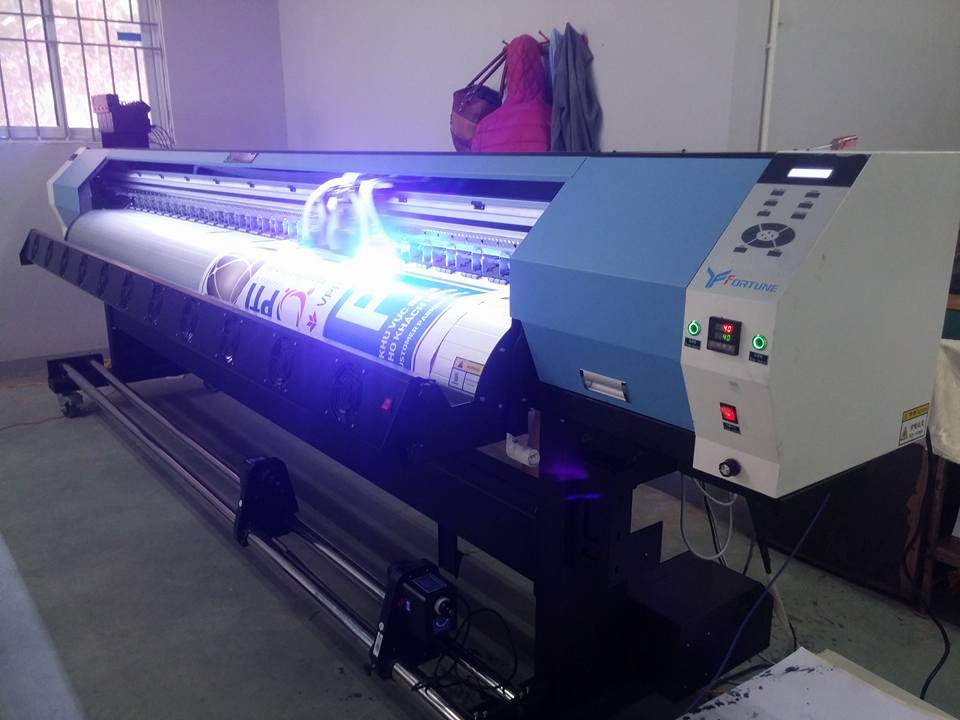 máy in UV cuộn